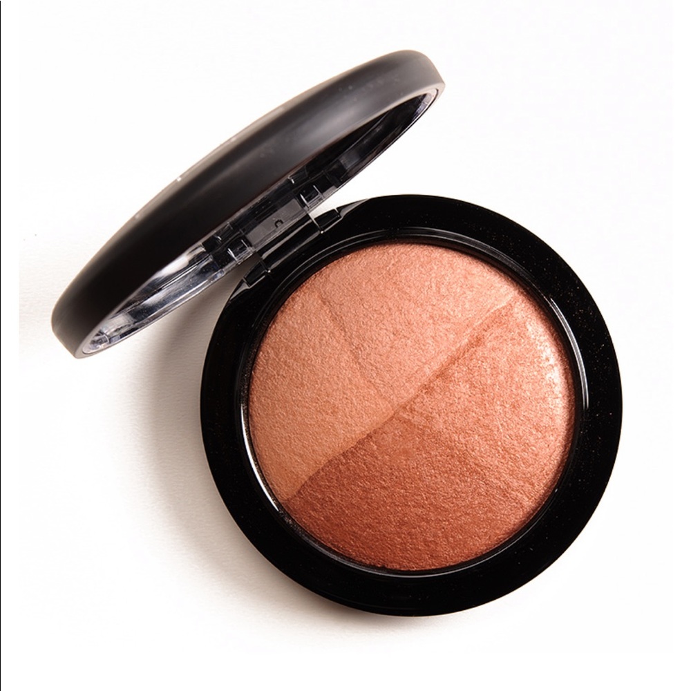 MAC Cosmetics “Perfectly Lit”Mineralize Skinfinish